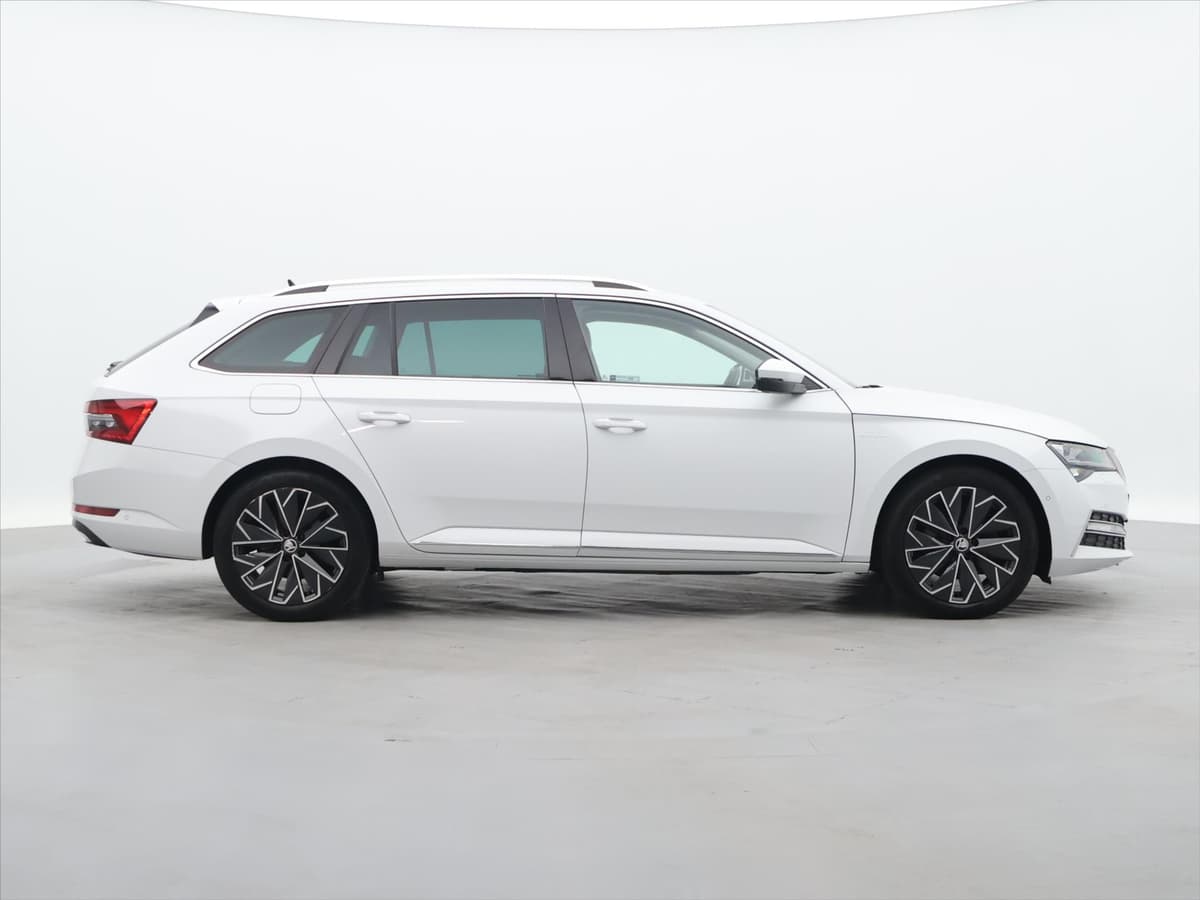 Škoda Superb - Náhled 8