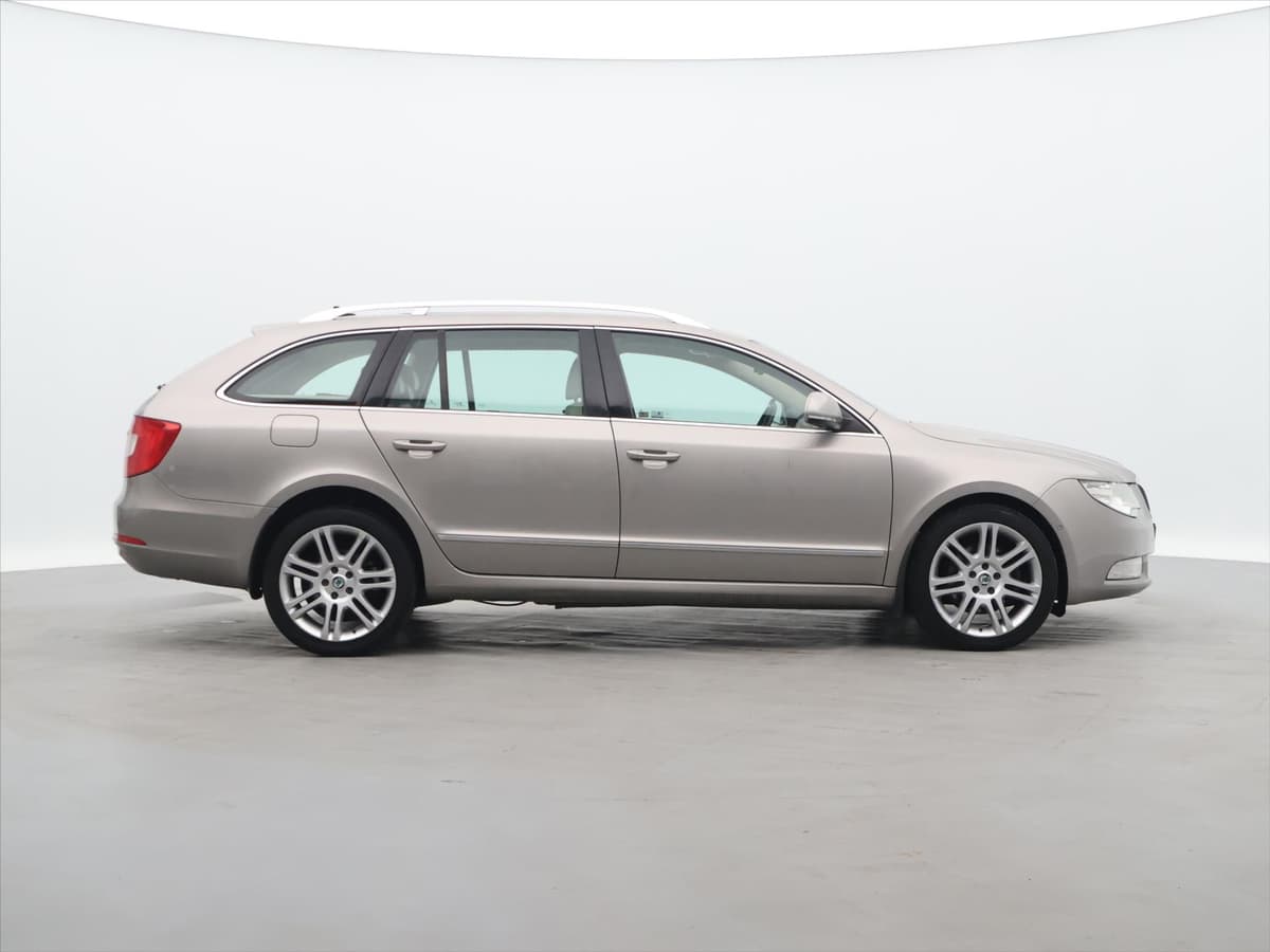 Škoda Superb - Náhled 8