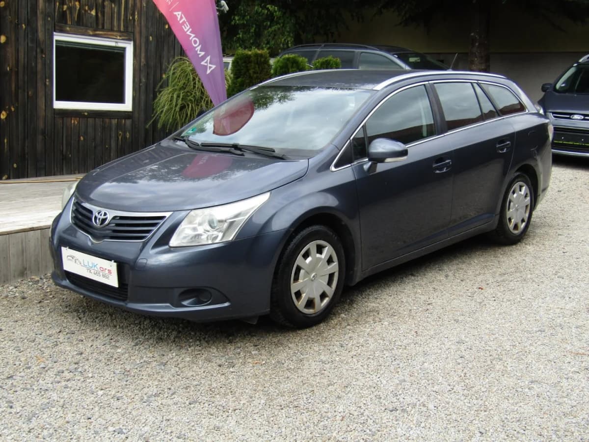 Toyota Avensis 1.6 16V 97kW ZIMNÍ PNEU, 2010